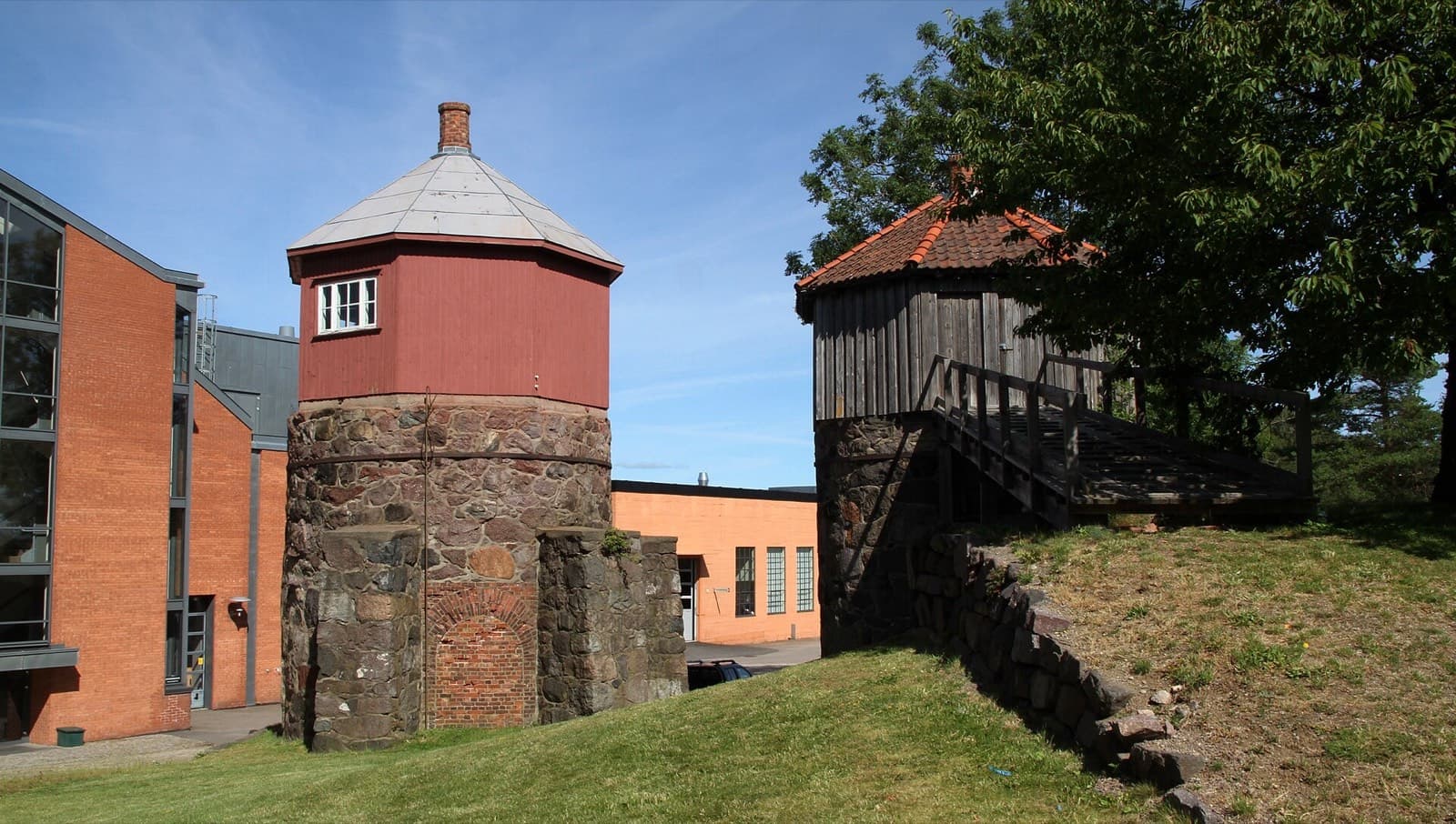 De to gamle kalkovnene i naturstein på Karljohansvern